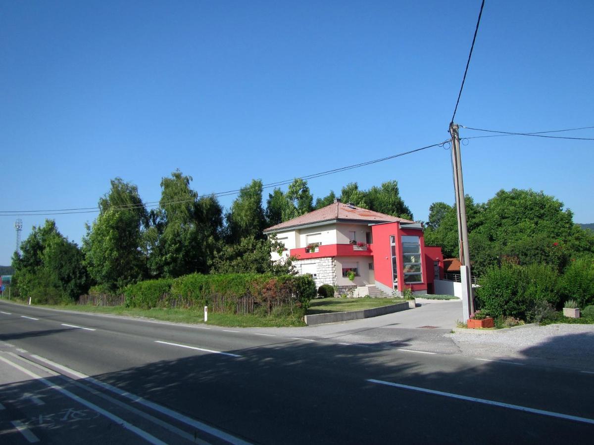 ポストイナ Pod Orehi Bed & Breakfast エクステリア 写真