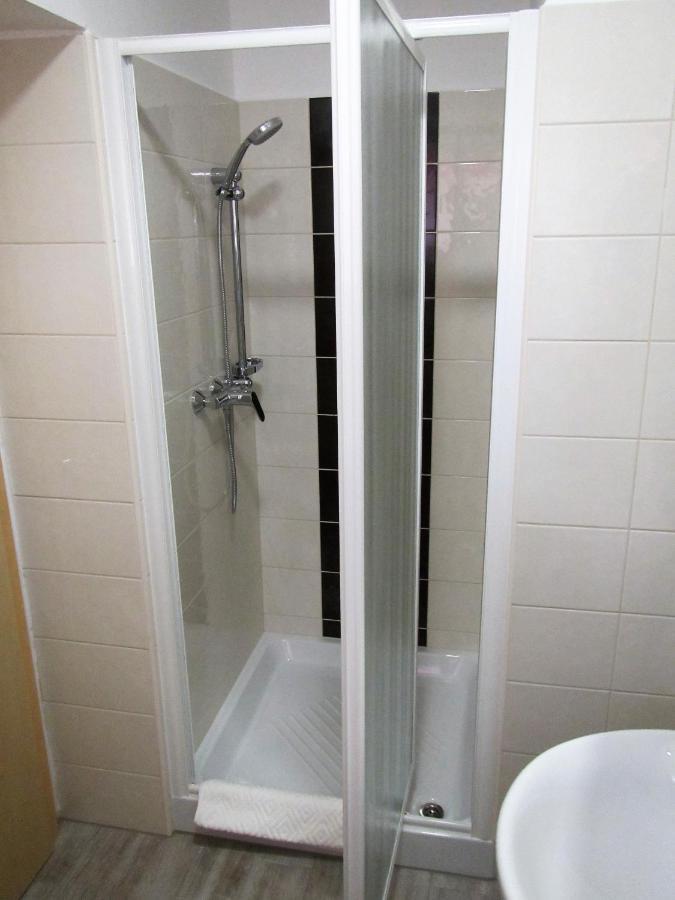 ポストイナ Pod Orehi Bed & Breakfast エクステリア 写真